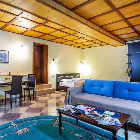 Salomes Apartment Tuti ボルジョミ エクステリア 写真