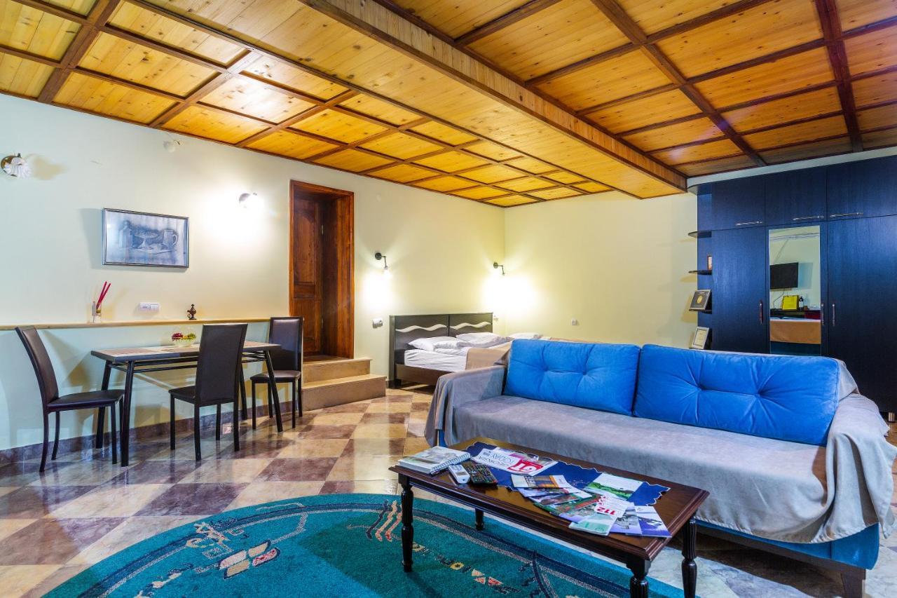 Salomes Apartment Tuti ボルジョミ エクステリア 写真