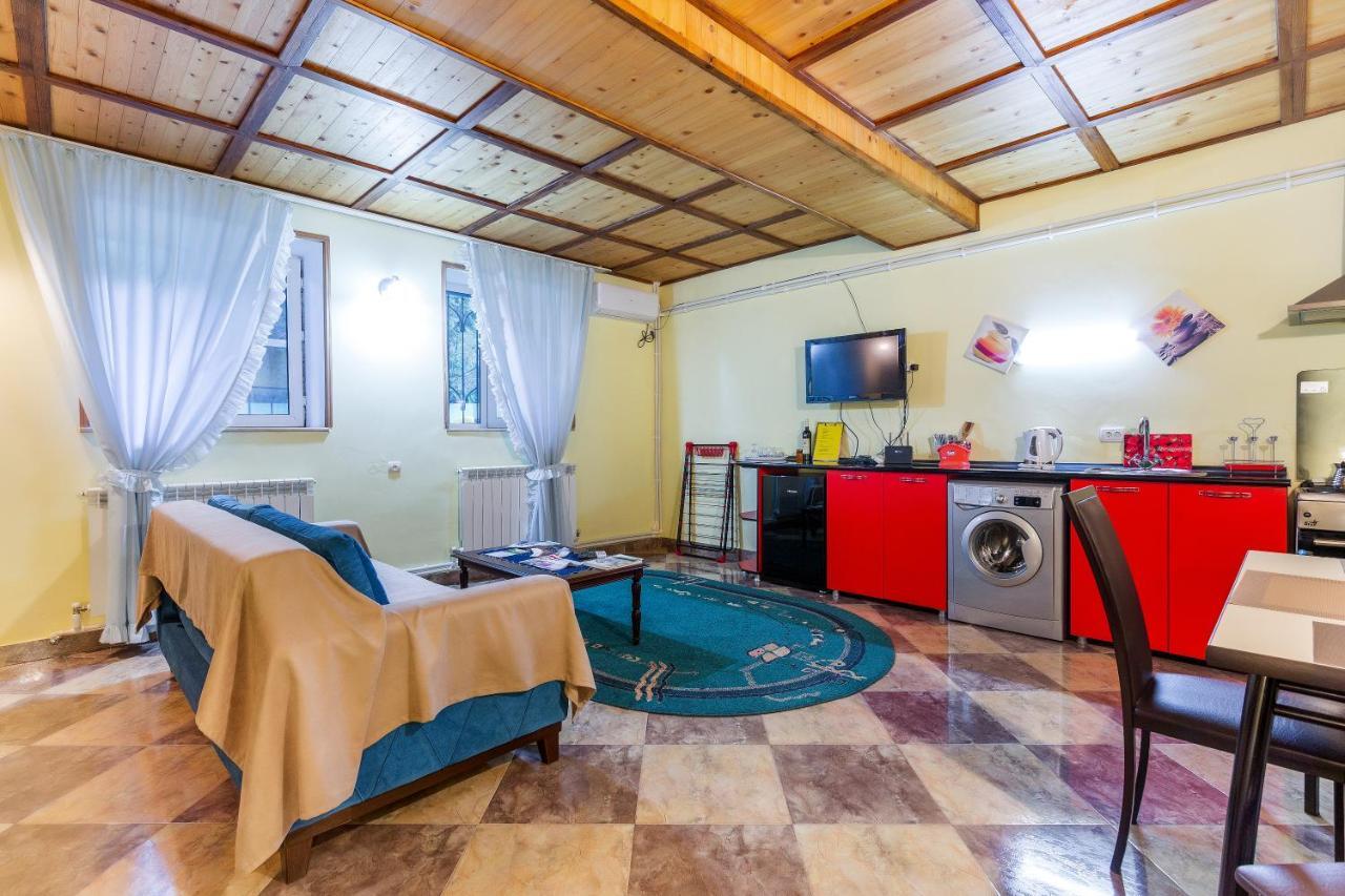 Salomes Apartment Tuti ボルジョミ エクステリア 写真